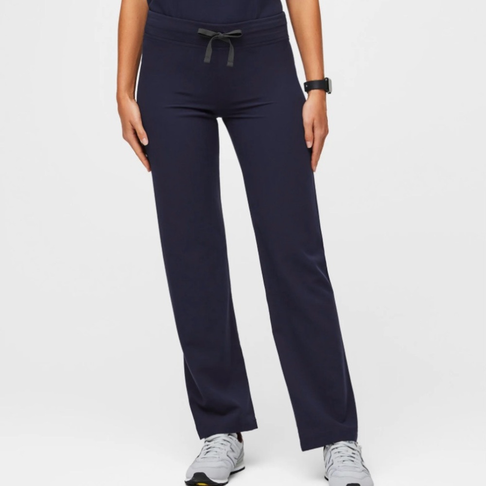 FIGS Livingston Petite Basic Scrub Pants in Navy